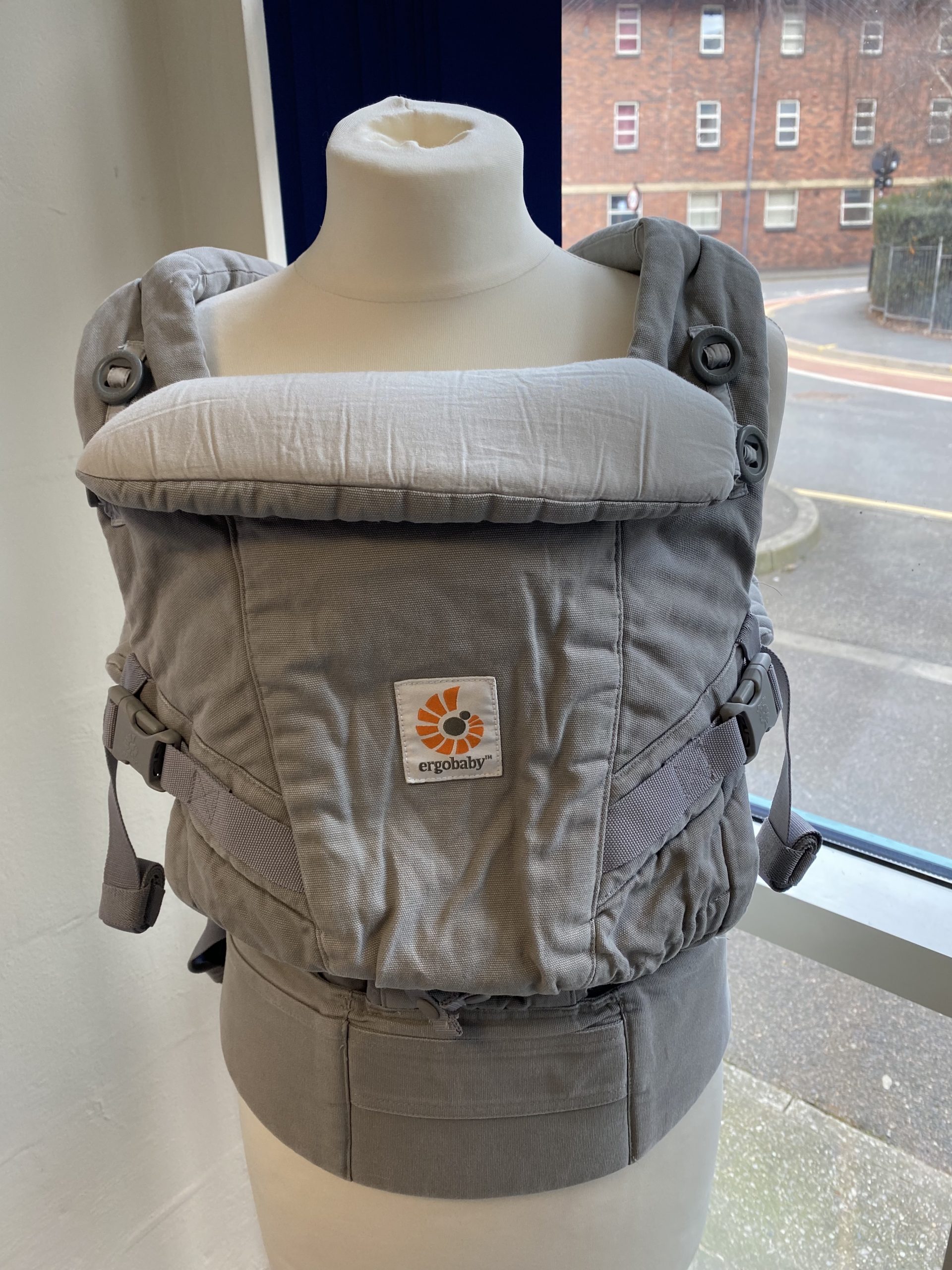 Ergobaby adapt grey hotsell